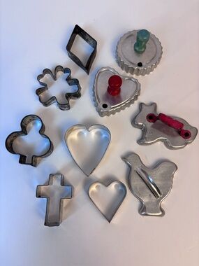 Lot of 10 Vintage Metal Cookie Cutter Bundle Hearts Animals Cross Diamond Spade